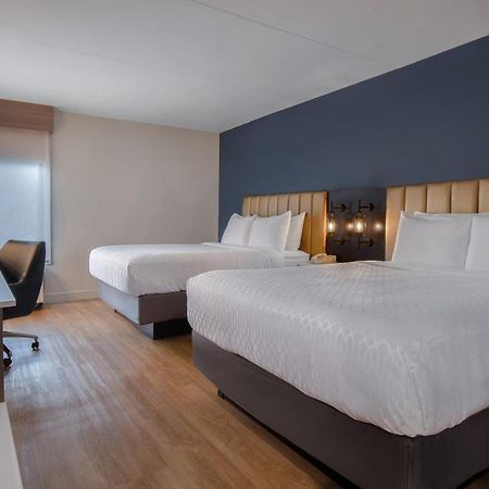 Best Western Plus Meadowlands Secaucus Exterior photo