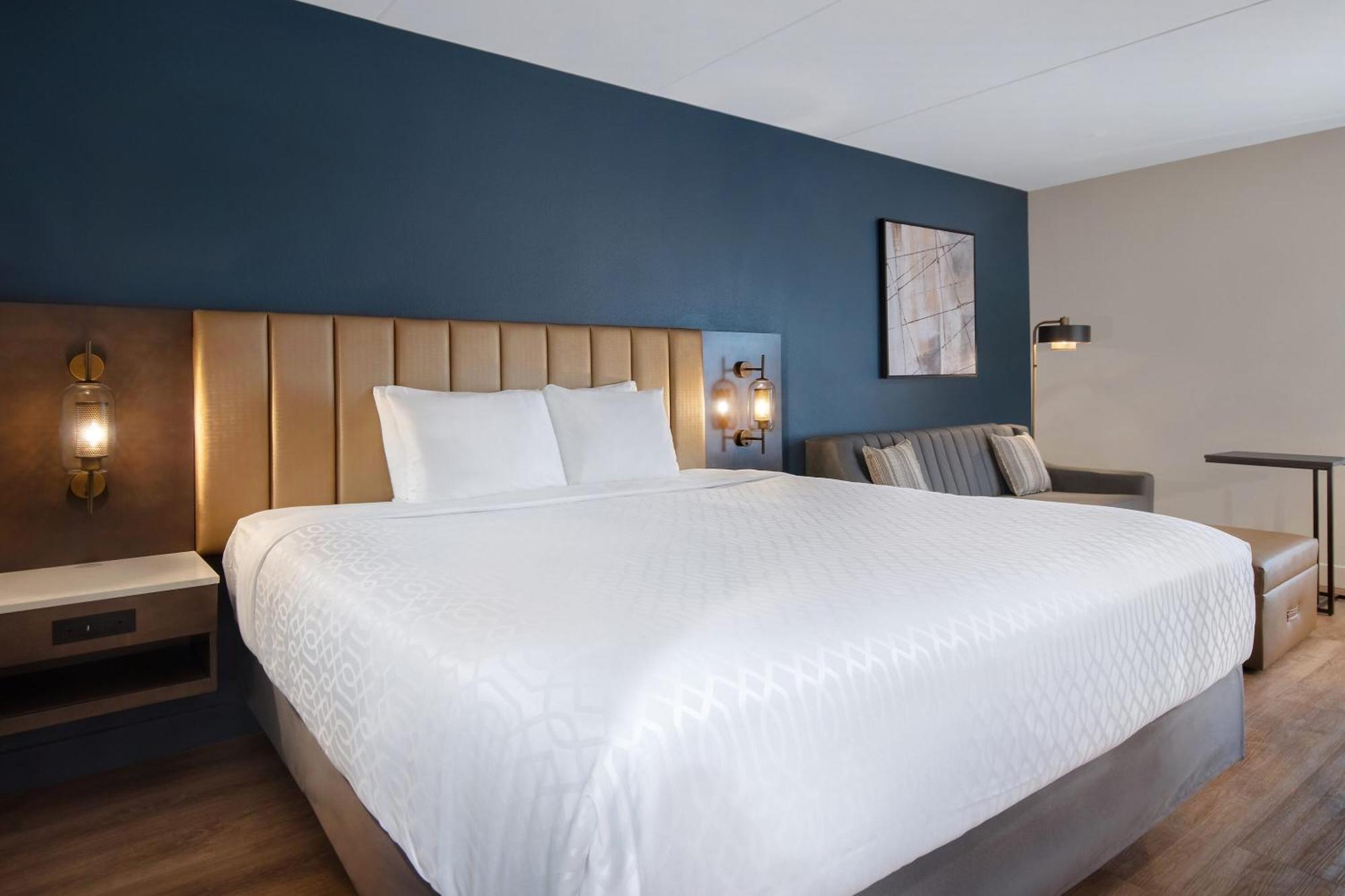 Best Western Plus Meadowlands Secaucus Exterior photo