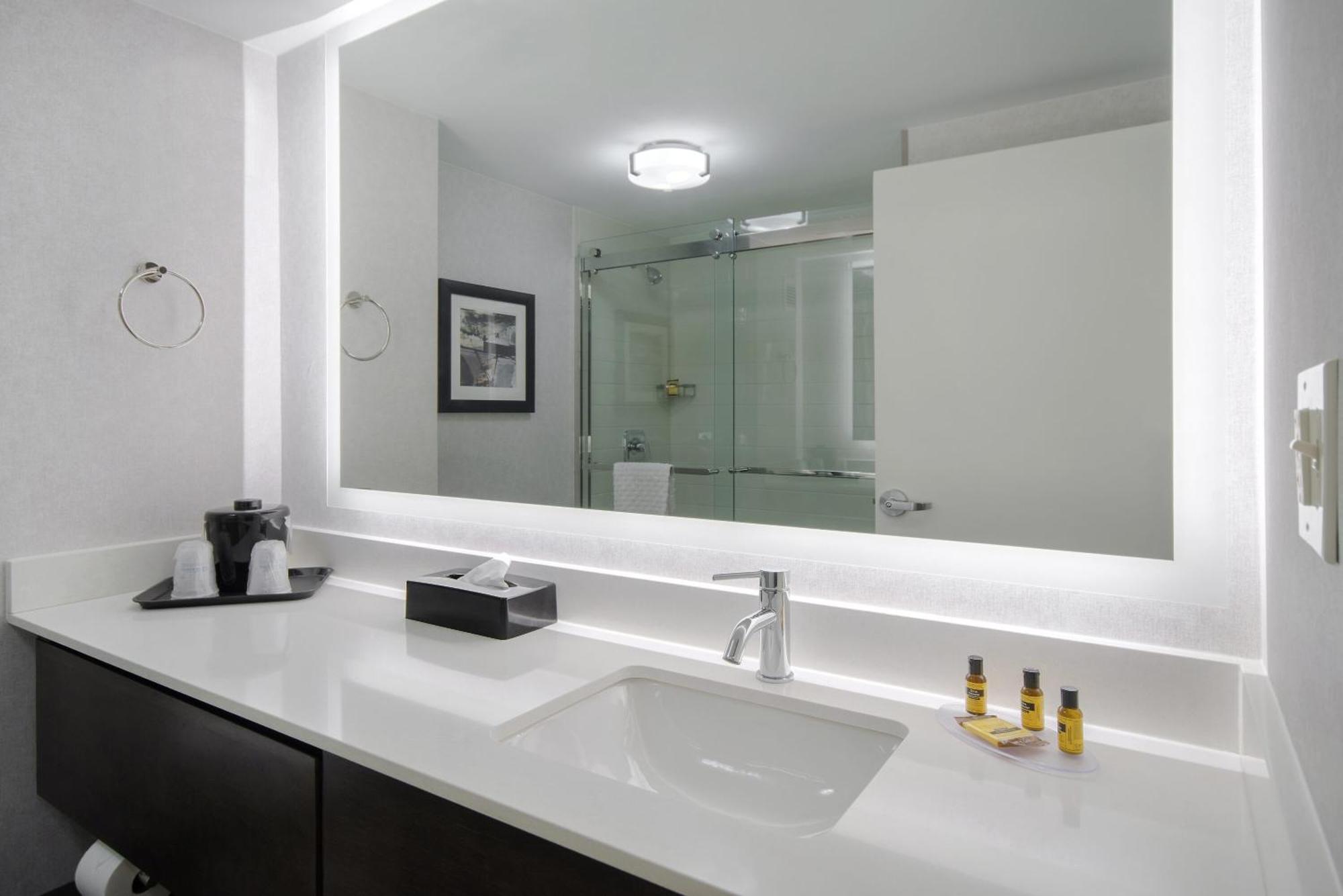 Best Western Plus Meadowlands Secaucus Exterior photo