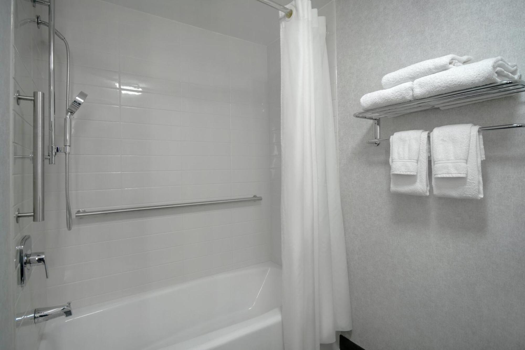 Best Western Plus Meadowlands Secaucus Exterior photo