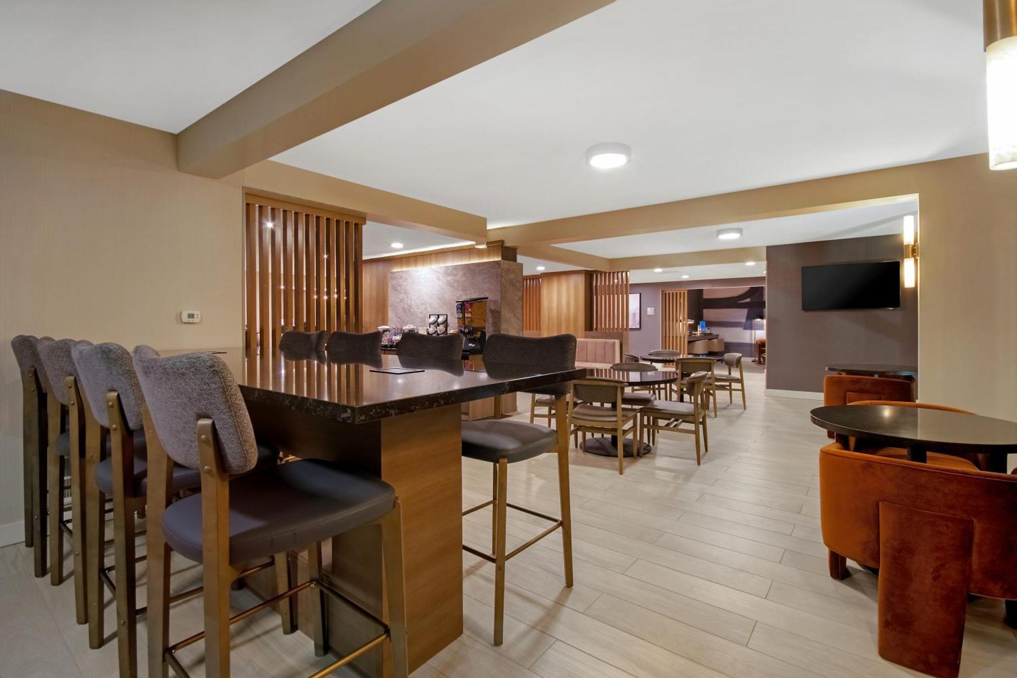 Best Western Plus Meadowlands Secaucus Exterior photo