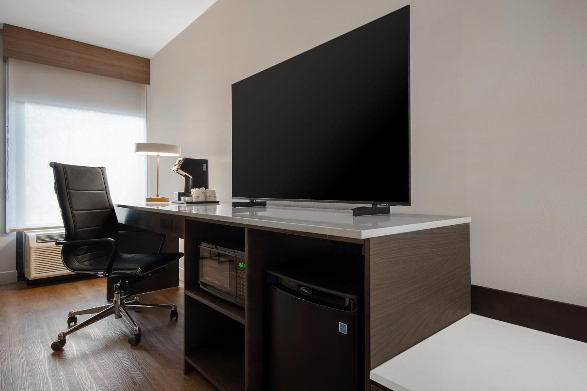 Best Western Plus Meadowlands Secaucus Exterior photo